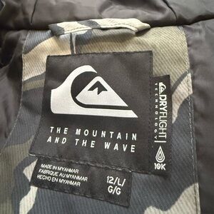 Quiksilver Black and Gray Camouflage Jacket